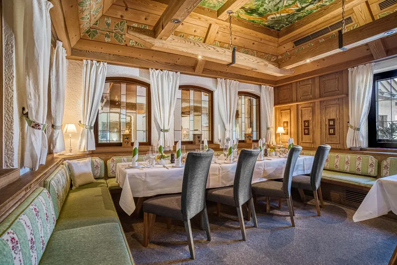 Restaurant-Sitzbereich mit Bankbestuhlung